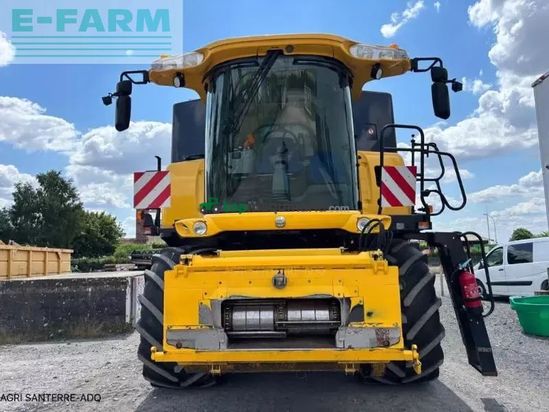 Cosechadora de Cereal - New Holland - cr 8070