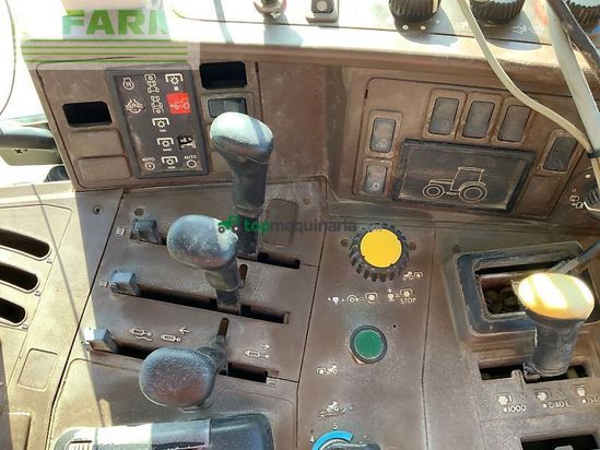 Tractor agrícola - John Deere - 6810 tractor (st23891)