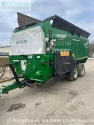 Remolqu esparcidor - Keenan - meca fibre 360