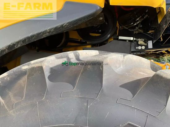 Cosechadora de Cereal - New Holland - cr 8.90