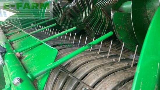 Empacadora gigant - John Deere - V461R