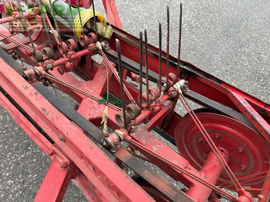 Rastrillo - Pöttinger - Heuraupe KR 220