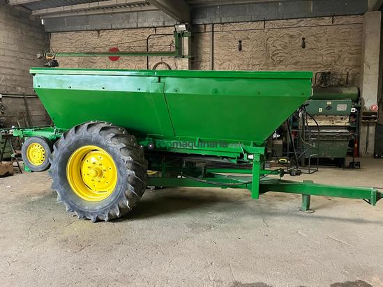 Abonadora arrastrada Rimasa 7000 kgs