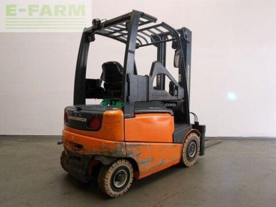 Elevadora - Jungheinrich - efg vac 22