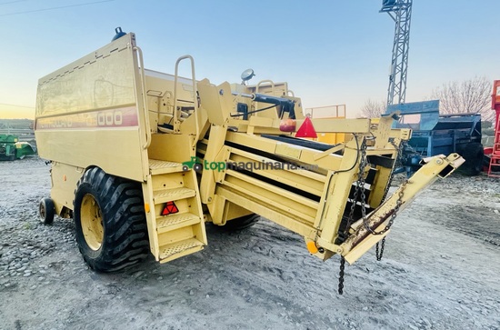 Empacadora gigant - New Holland - D 1000