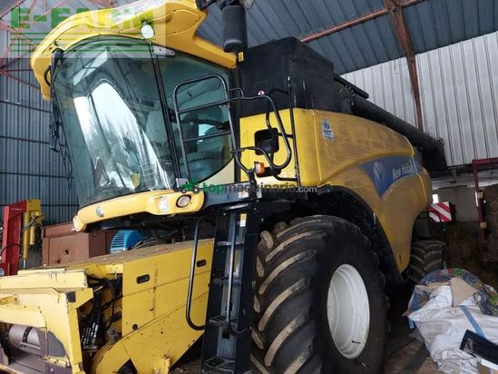Cosechadora de Cereal - New Holland - cr9060