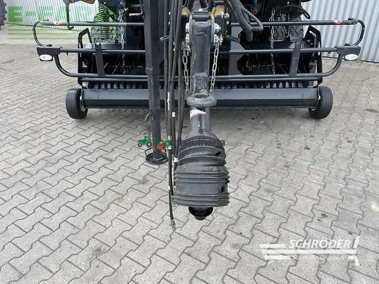 Empacadora gigant - New Holland - roll-belt 180 cropcutter