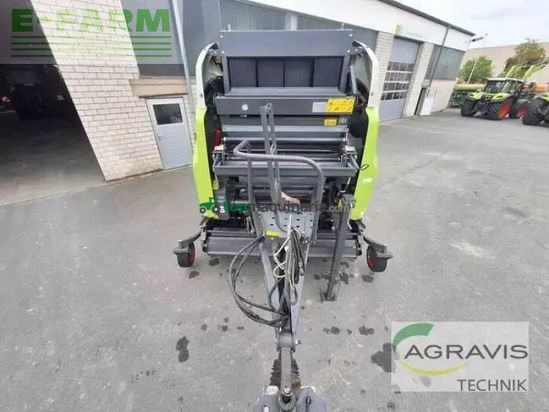 Empacadora gigant - Claas - variant 380 rc