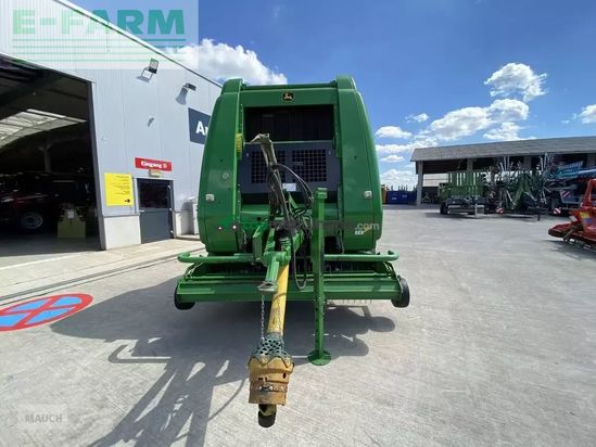 Empacadora gigant - John Deere - 864