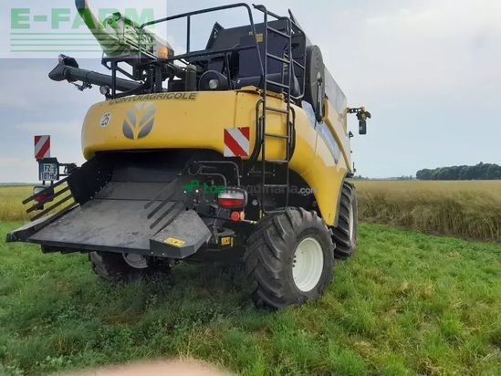 Cosechadora de Cereal - New Holland - cr 8.80