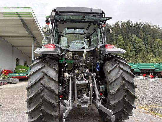 Tractor agrícola - Valtra - a115 schwarzmetallic + frontlader g4s