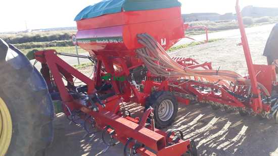 SEMBRADORA DE CEREAL - Vogel & Noot - MASTER DRILL DF-HA 450