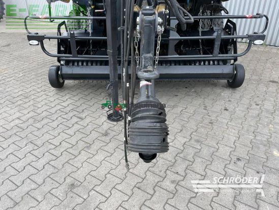 Empacadora gigant - New Holland - roll-belt 180 cropcutter