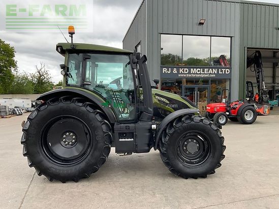 Tractor agrícola - Valtra - g135 active tractor (st26596)