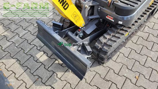 Excavadora - New Holland - e12d