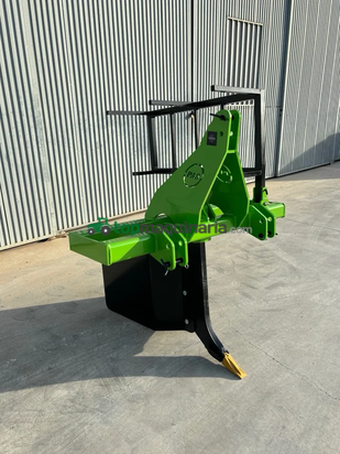 Plantadora de árboles con una bandeja incorporada.