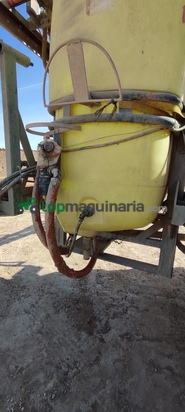 Pulverizador suspendido - 1500L 14 metros