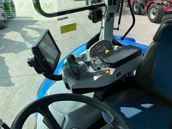 Tractor agrícola - New Holland - t7.245 tractor (st27151)