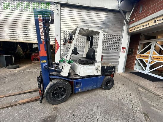 Elevadora - Nissan - egh02f30u dieselstapler mit triplexmast