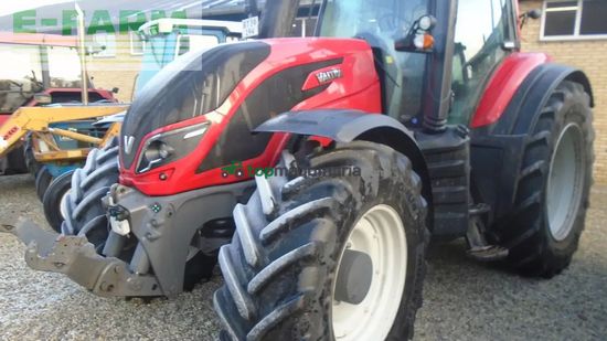 Tractor agrícola - Valtra - kun kørt 1130 timer