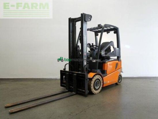 Elevadora - Jungheinrich - efg vac 22