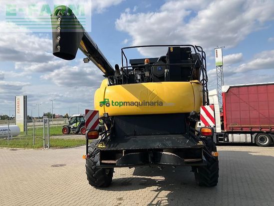 Cosechadora de Cereal - New Holland - cr9090