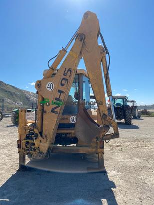Retroexcavadora NEW HOLLAND NH 95