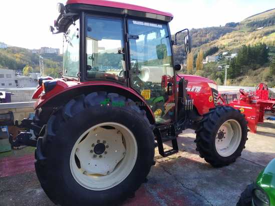 Tractor agrícola  TYM-Branson K78 con Pala