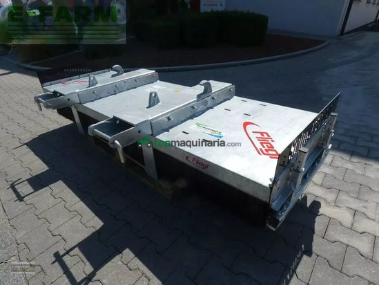 Riego -  - fliegl agrocenter kehrbesen löwe 250