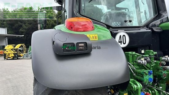 Tractor agrícola - John Deere - traktor 6120m mit kabine