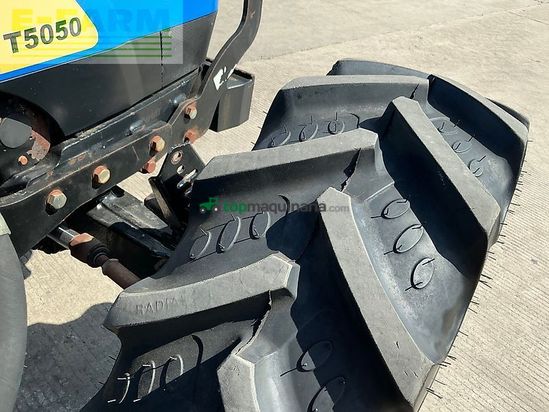 Tractor agrícola - New Holland - t5050 tractor (st27259)