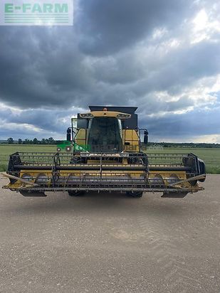 Cosechadora de Cereal - New Holland - cs 660