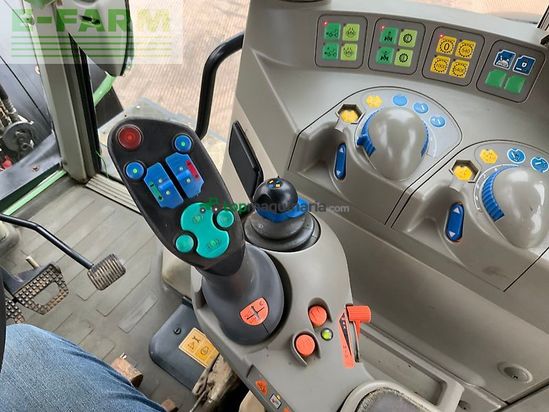 Tractor agrícola - Fendt - 716 tractor (st25458)