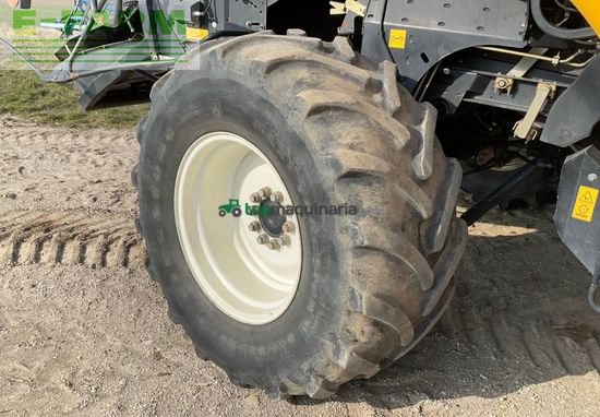 Cosechadora de Cereal - New Holland - CR9090