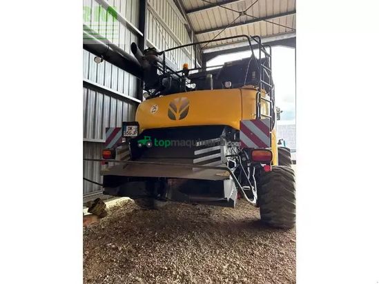 Cosechadora de Cereal - New Holland - cr9080