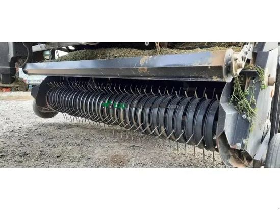 Empacadora gigant - New Holland - roll-belt180