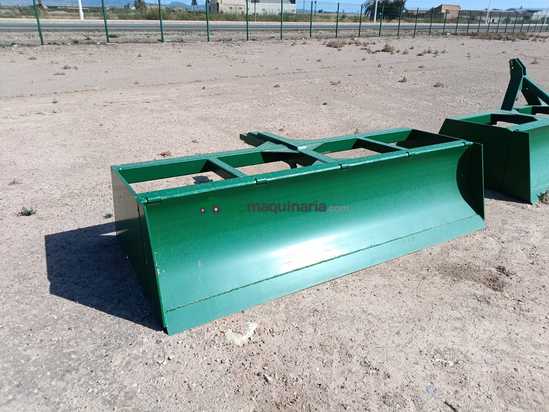 Trajilla con enganche de lanza