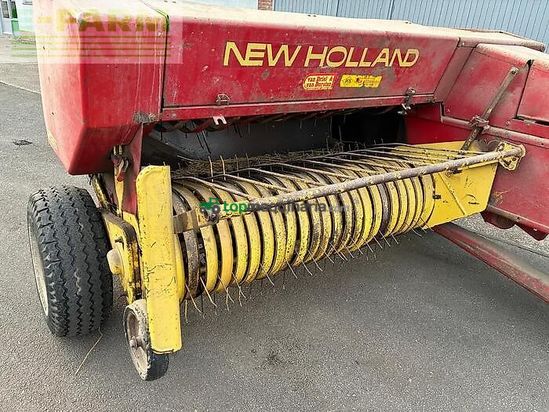 Empacadora gigant - New Holland - super hayliner a286 kleine pakkenpers