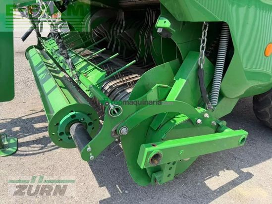 Empacadora gigant - John Deere - v451m