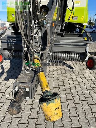 Empacadora gigant - Claas - quadrant 5300 rc
