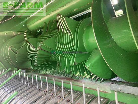 Empacadora gigant - John Deere - v461m