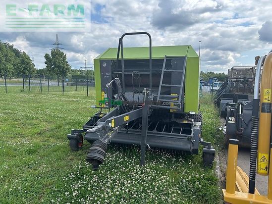 Empacadora gigant - Claas - rollant 340 rc