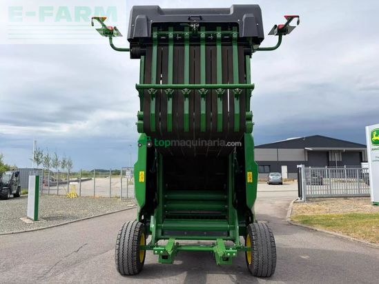 Empacadora gigant - John Deere - v451g
