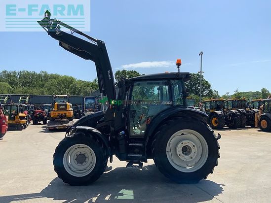 Tractor agrícola - Valtra - g135 tractor (st26103)