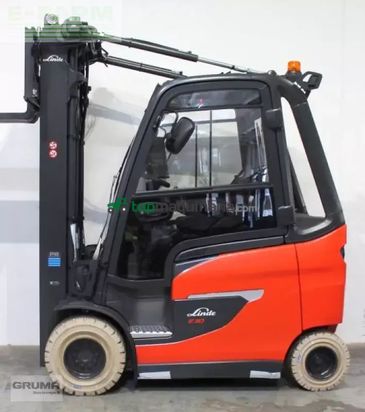 Elevadora - Linde - e 30/600 h 1252