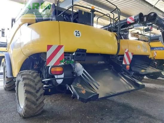 Cosechadora de Cereal - New Holland - cr9060
