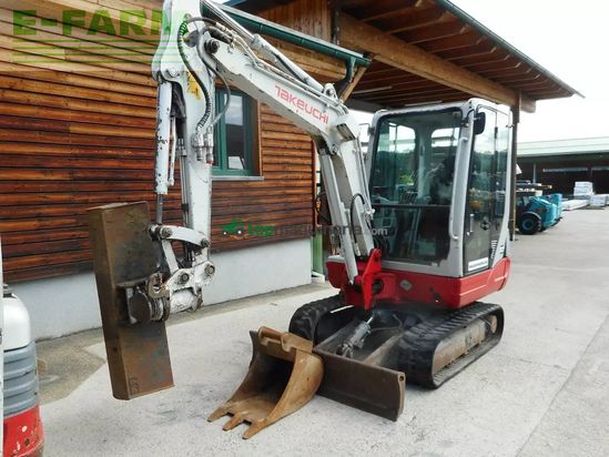 Excavadora - Takeuchi - tb 228 ( 2.810kg ) powertilt