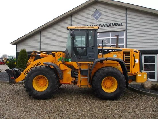 Minicargadora - Hyundai - 757-9a med 620/75r26 traktor hjul montering på