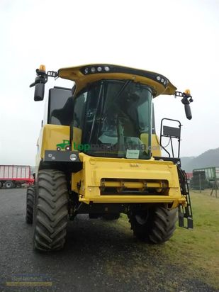 Cosechadora de Cereal - New Holland - ch7.70 stage 5