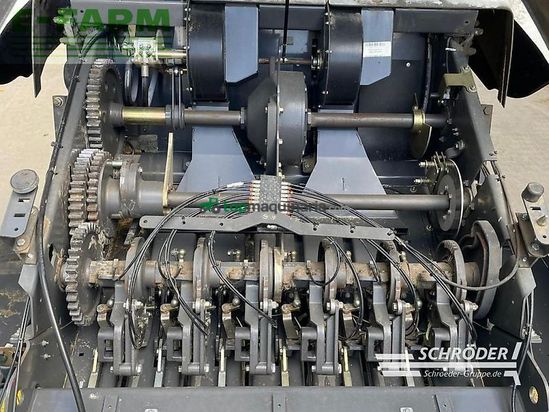 Empacadora gigant - Claas - quadrant 3300 rc